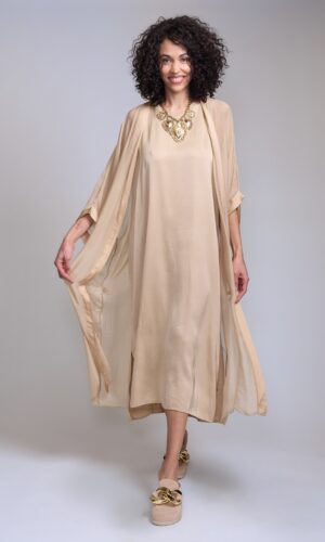 Vestido largo en tono beige con sobrecamisa a juego - Carola Pino Boutique