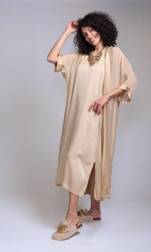 Vestido largo en tono beige con sobrecamisa a juego - Carola Pino Boutique