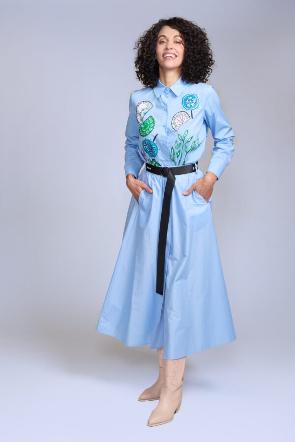 Camisa de poplin celeste con estampados florales- Carola Pino Boutique