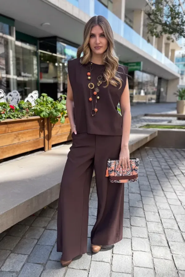 Top sin mangas combinado con pantalón palazzo - Carola Pino Boutique