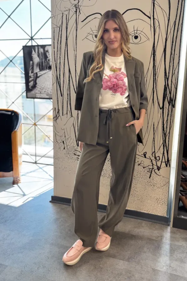 Conjunto de blazer oversize y pantalón fluido en verde oliva - Carola Pino Boutique